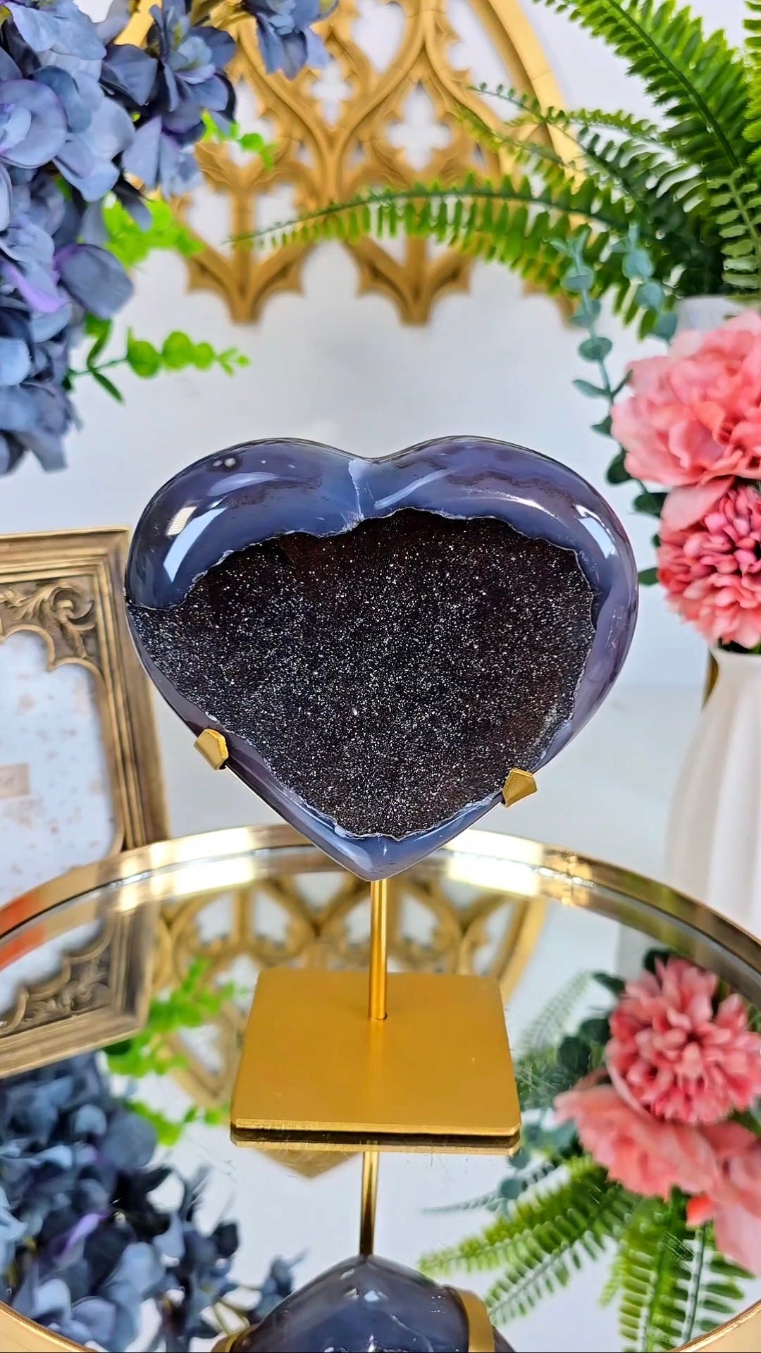 Druzy Agate heart on Stand 181