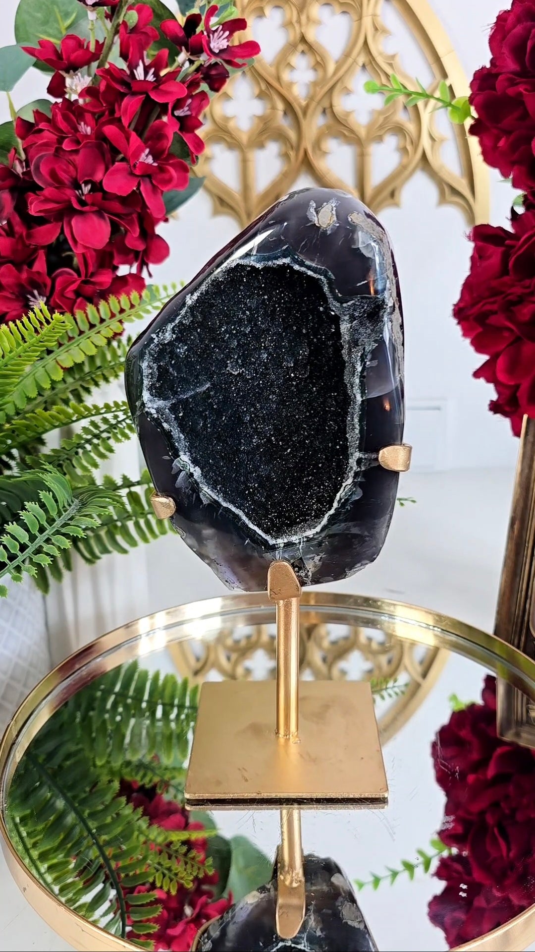 Druzy Agate Geode on Stand 270